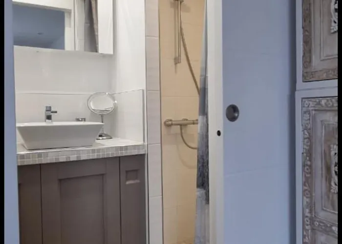Belle Privee Avec Douche Et Toilette Independantes Dans Magnifique * Andernos-les-Bains